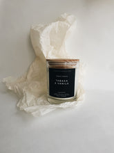Load image into Gallery viewer, Aromātiskās sojas vaska sveces īpašiem dzīves mirkļiem ar Toma Forda aromātu Tabaka & vaniļa, Ilze Ērgle-Vanaga. Lieliska dāvana. Dabīgās sveces, eko sveces, lielas sveces, aromatizētās sveces, roku darbs.