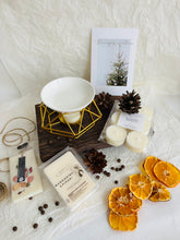 Load image into Gallery viewer, Dāvana ar novēlējumu, Dāvanas sievietēm, dāvanas meitenēm, dzimšanas dienas dāvana, dāvanas mammai, dāvana vārda dienā, dāvanu komplekts sievietei, biznesa dāvanas. Sveces roku darbs, mājas aromāti ar kociņiem, sojas vaska sveces, latvijā ražotas sveces, sveces dāvanai, aromātiskās sveces, eko sveces, skaistas sveces, Ilze Ērgle Vanaga, roku darbs, I.EV sojas vaska tējas sveces ar aromātu, rudens aromāti, mazas dāvanas, aromarizētas tējas sveces