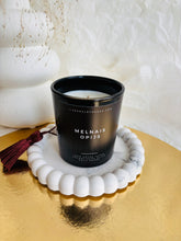 Load image into Gallery viewer, Dāvanas sievietēm, dāvanas meitenēm, dzimšanas dienas dāvana, dāvanas mammai, dāvana vārda dienā, dāvanu komplekts sievietei, biznesa dāvanas. Sveces roku darbs, mājas aromāti ar kociņiem, sojas vaska sveces, latvijā ražotas sveces, sveces dāvanai, aromātiskās sveces, eko sveces, skaistas sveces, Ilze Ērgle Vanaga, roku darbs, I.EV