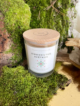 Load image into Gallery viewer, Ziemassvētku dāvana, sojas vaska sveces, sveces īpašiem dzīves mirkļiem, aromātiskās sveces, dabīgās sveces, dabīgās vaska sveces, Sveces ražotas latvijā, sveces roku darbs, aromatizētas sveces, sveces dāvanai, sveces davana, sveces dzimšanas dienai, sveces ziemassvētkiem, svece ar egļu smažu, I.ĒV, ziemassvētku dāvanas, mazas ziemassvētku dāvanas, dāvanas ziemassvētkos, sirsnīgas dāvanas ziemassvētkos, praktiskas dāvanas ziemassvētkos, dāvanu komplekti sievietei