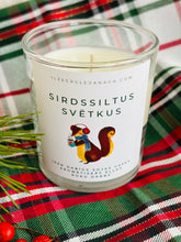 Load image into Gallery viewer, dāvanas ziemassvētkos, dāvanas ziemassvētkos kolēģiem, Ziemassvētku dāvana, sojas vaska sveces, aromātiskās sveces, dabīgās sveces, dabīgās vaska sveces, Sveces ražotas latvijā, sveces roku darbs, aromatizētas sveces, sveces dāvanai, svece ar egļu smažu, I.ĒV, ziemassvētku dāvanas, mazas ziemassvētku dāvanas, dāvanas ziemassvētkos, sirsnīgas dāvanas ziemassvētkos, praktiskas dāvanas ziemassvētkos, dāvanas kolēģiem, dāvanas klientiem, dāvana vecākiem ziemassvētkos, dāvana draudzenei ziemassvētkos