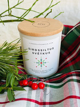 Load image into Gallery viewer, dāvanas ziemassvētkos, dāvanas ziemassvētkos kolēģiem, Ziemassvētku dāvana, sojas vaska sveces, aromātiskās sveces, dabīgās sveces, dabīgās vaska sveces, Sveces ražotas latvijā, sveces roku darbs, aromatizētas sveces, sveces dāvanai, svece ar egļu smažu, I.ĒV, ziemassvētku dāvanas, mazas ziemassvētku dāvanas, dāvanas ziemassvētkos, sirsnīgas dāvanas ziemassvētkos, praktiskas dāvanas ziemassvētkos, dāvanas kolēģiem, dāvanas klientiem, dāvana vecākiem ziemassvētkos, dāvana draudzenei ziemassvētkos