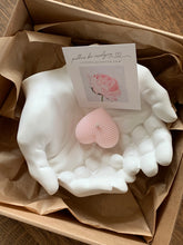 Load image into Gallery viewer, ekskluzīvas dāvanas, dāvanas sievietēm, dāvanas meitenēm, dāvanas kāzās, dzimšanas dienas dāvanas, dāvanas mammai, dāvanas izlaidumā, ziemassvētku dāvanas, personalizētas dāvanas, orģinālas dāvanas, dāvana vārda dienā, dāvanu komplekts sievietei, dāvana mammai ziemassvētkos, dāvana sievietei ziemassvētkos, dāvana skolotājai, dāvana vecmāmiņai