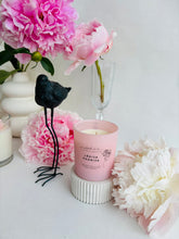 Load image into Gallery viewer, Sveces dāvanai, sojas vaska sveces, smaržīgās sveces, dabīgas sveces, sojas sveces, roku darbs, aromātiskās sveces, eko sveces, skaistas sveces, sveces roku darbs, dāvana draudzenei, nišas sveces, aromatzētās sveces, dabīgās vaska sveces, 100% sojas vasks, tom ford aromātiskās sveces