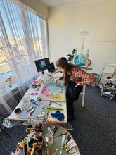 Load image into Gallery viewer, Gleznošanas kursi Valmierā, gleznošanas kursi, privātās glezniecības nodarbības, gleznošana, gleznošanas nodarbības pieaugušajiem, gleznošanas nodarbības, radošie kursi pieaugušajiem, gleznošanas meistarklase, privātstundas glezniecībā, mācīties gleznot, gleznošanas nodarbības individuāli