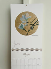 Load image into Gallery viewer, Sienas kalendārs 2025, Kalendārs, sienas kalendārs, kalendārs 2025, kalendāri, interjera dekori, sienas kalendārs ar ziediem, sienas kalendārs 2025, kalendārs 2025 gadam, mēness kalendārs 2025, kalendārs 2025 vārda dienas, sienas kalendāri, kalendārs ar vārda dienām, kalendārs ar svētku dienām, kalendārs ar peonijām, skaists kalendārs