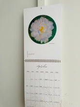 Load image into Gallery viewer, Sienas kalendārs 2025, Kalendārs, sienas kalendārs, kalendārs 2025, kalendāri, interjera dekori, sienas kalendārs ar ziediem, sienas kalendārs 2025, kalendārs 2025 gadam, mēness kalendārs 2025, kalendārs 2025 vārda dienas, sienas kalendāri, kalendārs ar vārda dienām, kalendārs ar svētku dienām, kalendārs ar peonijām, skaists kalendārs