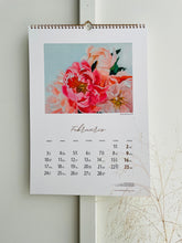 Load image into Gallery viewer, Skaists sienas kalendārs 2025 māksliniece Ilze Ērgle-Vanaga - Peonijas