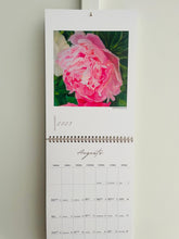 Load image into Gallery viewer, Sienas kalendārs 2025, Kalendārs, sienas kalendārs, kalendārs 2025, kalendāri, interjera dekori, sienas kalendārs ar ziediem, sienas kalendārs 2025, kalendārs 2025 gadam, mēness kalendārs 2025, kalendārs 2025 vārda dienas, sienas kalendāri, kalendārs ar vārda dienām, kalendārs ar svētku dienām, kalendārs ar peonijām, skaists kalendārs