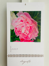 Load image into Gallery viewer, Sienas kalendārs 2025, Kalendārs, sienas kalendārs, kalendārs 2025, kalendāri, interjera dekori, sienas kalendārs ar ziediem, sienas kalendārs 2025, kalendārs 2025 gadam, mēness kalendārs 2025, kalendārs 2025 vārda dienas, sienas kalendāri, kalendārs ar vārda dienām, kalendārs ar svētku dienām, kalendārs ar peonijām, skaists kalendārs