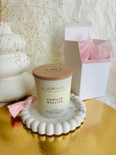 Load image into Gallery viewer, sojas vaska sveces, aromātiskās sveces, dabīgās sveces, Sveces ražotas latvijā, sveces roku darbs, sveces dāvanai, sveces ziemassvētkiem, dāvana klientiem, dāvanas kolēģiem, biznesa dāvanas, dāvanas darbiniekiem, personalizētas dāvanas, I.ĒV, Ilze Ērgle-Vanaga, valmiera