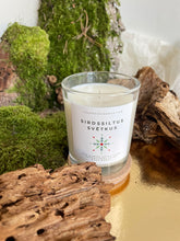 Load image into Gallery viewer, Ziemassvētku dāvana, sojas vaska sveces, sveces īpašiem dzīves mirkļiem, aromātiskās sveces, dabīgās sveces, dabīgās vaska sveces, Sveces ražotas latvijā, sveces roku darbs, aromatizētas sveces, sveces dāvanai, sveces davana, sveces dzimšanas dienai, sveces ziemassvētkiem, svece ar egļu smažu, I.ĒV, ziemassvētku dāvanas, mazas ziemassvētku dāvanas, dāvanas ziemassvētkos, sirsnīgas dāvanas ziemassvētkos, praktiskas dāvanas ziemassvētkos, dāvanu komplekti sievietei