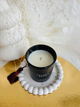 Load image into Gallery viewer, AROMĀTISKĀ SVECE PAVEDINOŠI JUTEKLISKS | MELNAIS OPIJS