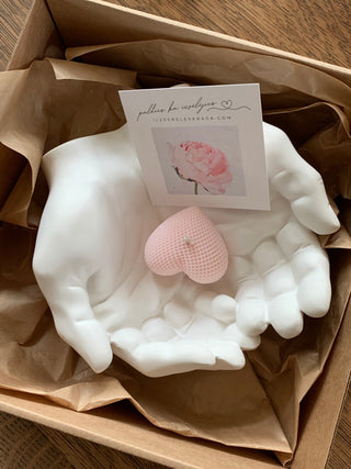 interjera priekšmeti, Skaistas dāvanas, dāvanu komplekti, Sajūtu dāvanas, Sievišķīgas dāvanas, Dekori mājai, dāvana sievietei, mājas dekori, Interjera dekori dāvanu komplekti, Dāvanas sievietēm, Dāvanas mājām, Mājas dekors, Dabiskās sveces, Roku darbs