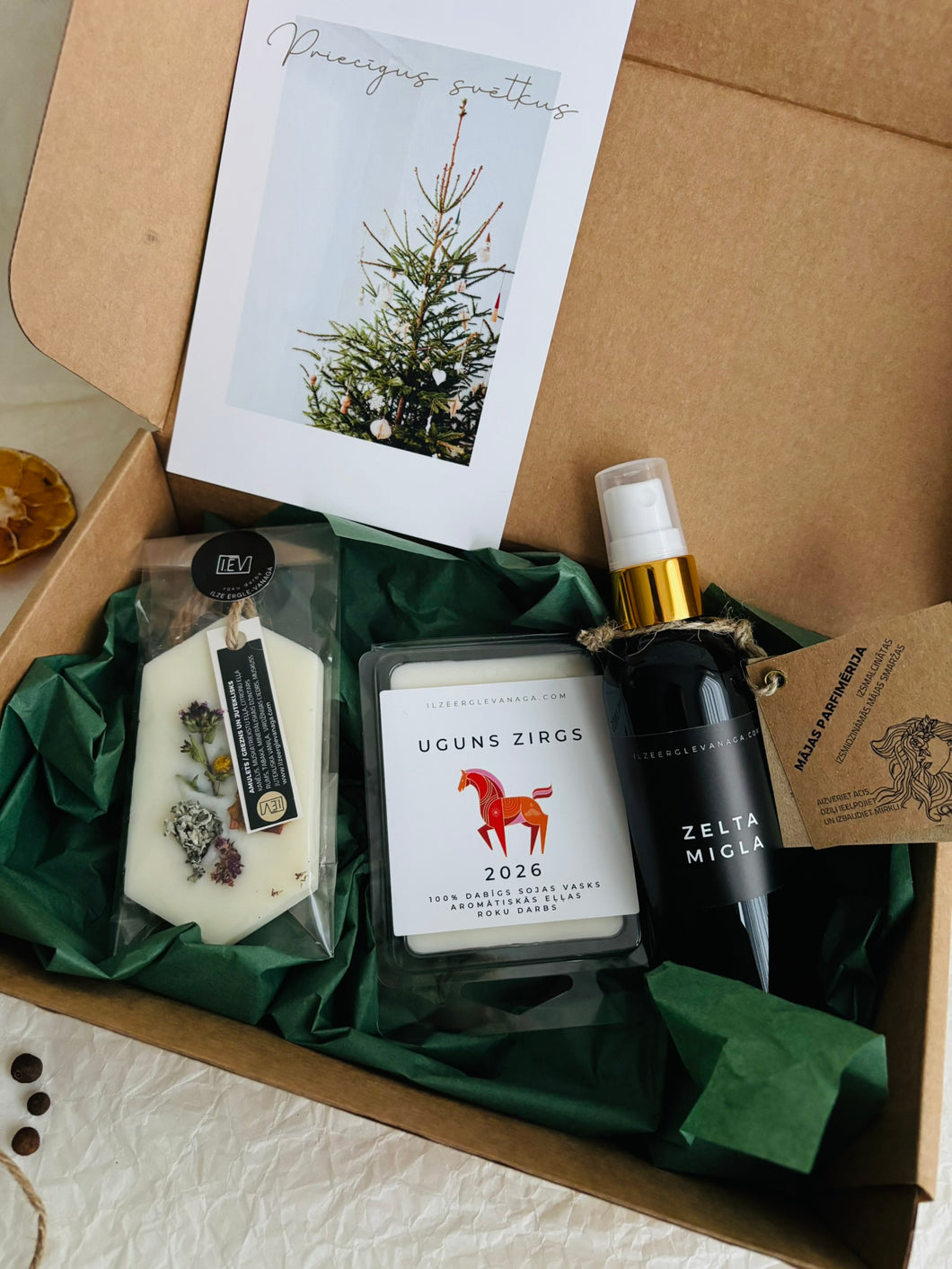 Dāvana ar nākamā gada simbolu, Dāvanas sievietēm, Idejas ziemassvētku dāvanām, Ziemassvētku dāvanas, dāvanas mammai, ziemassvētku dāvanas, Ziemassvētku dāvanas sievietei, biznesa dāvanas. Sveces roku darbs, mājas aromāti ar kociņiem, sojas vaska sveces, latvijā ražotas sveces, sveces dāvanai, aromātiskās sveces, eko sveces, skaistas sveces, Ilze Ērgle Vanaga, roku darbs, I.EV