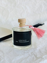 Load image into Gallery viewer, Mājas smaržas, mājas aromāti, interjera aromāti, mājas smaržas ar kociņiem, telpu aromatizētāji, mājas aromatizētāji, mājas parfimērija, dāvanu komplekts sievietei, Lavanda, Ilze Ērgle - Vanaga, dāvanu komplekti, ekskluzīvas dāvanas, I.ĒV, biznesa dāvanas, dāvana sievietei
