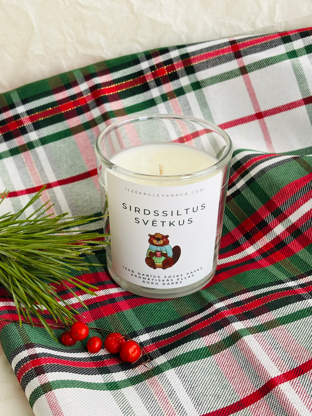 dāvanas ziemassvētkos, dāvanas ziemassvētkos kolēģiem, Ziemassvētku dāvana, sojas vaska sveces, aromātiskās sveces, dabīgās sveces, dabīgās vaska sveces, Sveces ražotas latvijā, sveces roku darbs, aromatizētas sveces, sveces dāvanai, svece ar egļu smažu, I.ĒV, ziemassvētku dāvanas, mazas ziemassvētku dāvanas, dāvanas ziemassvētkos, sirsnīgas dāvanas ziemassvētkos, praktiskas dāvanas ziemassvētkos, dāvanas kolēģiem, dāvanas klientiem, dāvana vecākiem ziemassvētkos, dāvana draudzenei ziemassvētkos