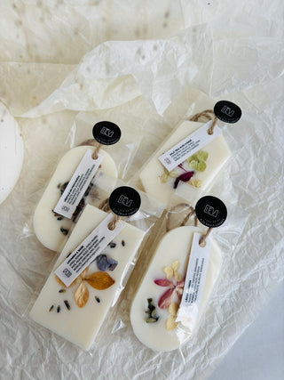 smaržas drēbju skapim, SAŠĒ sausās smaržas, sausās smaržas, sausās smaržas skapim, sojas vaska aromātiskās tāfelītes, skapja smaržas, Skapja gaisa atsvaidzinātājs, veļas atsvaidzinātāji, Garderobes smaržas, Aromāti skapim, atsvaidzinātājs apģērbu skapim, smaržas skapim, skapja smaržas