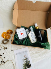 Load image into Gallery viewer, Dāvana ar nākamā gada simbolu, Dāvanas sievietēm, Idejas ziemassvētku dāvanām, Ziemassvētku dāvanas, dāvanas mammai, ziemassvētku dāvanas, Ziemassvētku dāvanas sievietei, biznesa dāvanas. Sveces roku darbs, mājas aromāti ar kociņiem, sojas vaska sveces, latvijā ražotas sveces, sveces dāvanai, aromātiskās sveces, eko sveces, skaistas sveces, Ilze Ērgle Vanaga, roku darbs, I.EV
