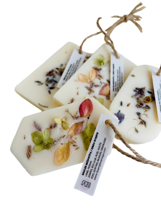 smaržas drēbju skapim, SAŠĒ sausās smaržas, sausās smaržas, sausās smaržas skapim, sojas vaska aromātiskās tāfelītes, skapja smaržas, Skapja gaisa atsvaidzinātājs, veļas atsvaidzinātāji, Garderobes smaržas, Aromāti skapim, atsvaidzinātājs apģērbu skapim, smaržas skapim, skapja smaržas