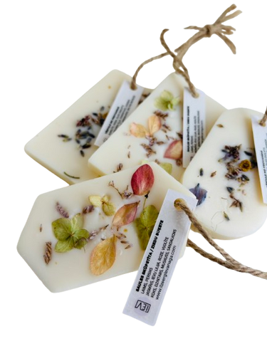 smaržas drēbju skapim, SAŠĒ sausās smaržas, sausās smaržas, sausās smaržas skapim, sojas vaska aromātiskās tāfelītes, skapja smaržas, Skapja gaisa atsvaidzinātājs, veļas atsvaidzinātāji, Garderobes smaržas, Aromāti skapim, atsvaidzinātājs apģērbu skapim, smaržas skapim, skapja smaržas