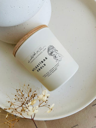 sojas vaska sveces, sveces īpašiem dzīves mirkļiem, aromātiskās sveces, dabīgās sveces, dabīgās vaska sveces, Sveces ražotas latvijā, sveces roku darbs, aromatizētas sveces, sveces dāvanai, sveces davana, sveces dzimšanas dienai, sveces ziemassvētkiem, Aromātiskās sojas vaska sveces roku darbs "Mīlestības ābols" Ilz Ērgle - Vanaga