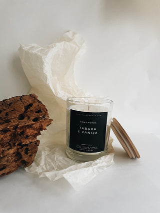 Aromātiskās sojas vaska sveces īpašiem dzīves mirkļiem ar Toma Forda aromātu Tabaka & vaniļa, Ilze Ērgle-Vanaga. Lieliska dāvana. Dabīgās sveces, eko sveces, lielas sveces, aromatizētās sveces, roku darbs.