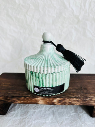 Aromātiskā sojas vaska sveces ar koka dakti zaļā maģipša traukā ar koka dakti, ziemassvētku aromāts, sveces īpašiem dzīves mirkļiem, aromātiskās sveces, dabīgās sveces, dabīgās vaska sveces, Sveces ražotas latvijā, sveces roku darbs, aromatizētas sveces, sveces dāvanai, sveces dzimšanas dienai, sveces ziemassvētkiem, Aromātiksā sojas vaska svece Mīlestības ābols, Ilze Ērgle-Vanaga, I.ĒV