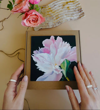 Orģinālas dāvanas, īpašas dāvanas, Dāvanas sievietēm, dāvanas meitenēm, dzimšanas dienas dāvana, dāvanas mammai, porcelāna trauki, dāvana vārda dienā, dāvanu komplekts sievietei, biznesa dāvanas. Sveces roku darbs, mājas aromāti ar kociņiem, sojas vaska sveces, latvijā ražotas sveces, sveces dāvanai, aromātiskās sveces, eko sveces, skaistas sveces, Ilze Ērgle Vanaga, roku darbs, I.EV