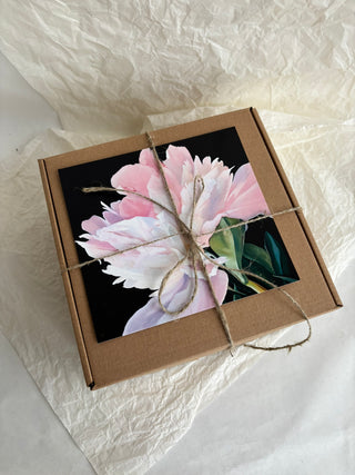 Ekskluzīvas dāvanas, Dāvanas sievietēm, dāvanas meitenēm, dzimšanas dienas dāvana, dāvanas mammai, dāvana vārda dienā, dāvanu komplekts sievietei, biznesa dāvanas. Sveces roku darbs, sojas vaska sveces, latvijā ražotas sveces, sveces dāvanai, aromātiskās sveces, eko sveces, skaistas sveces, Ilze Ērgle Vanaga, roku darbs, I.EV, piegāde visā Latvijā