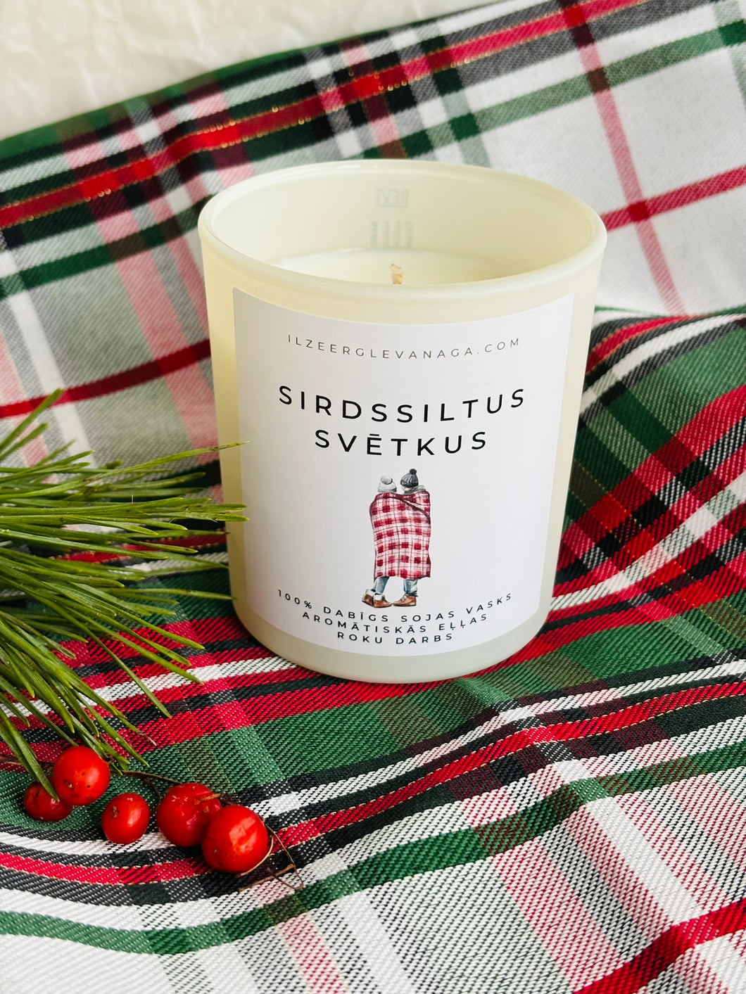 dāvanas ziemassvētkos, dāvanas ziemassvētkos kolēģiem, Ziemassvētku dāvana, sojas vaska sveces, aromātiskās sveces, dabīgās sveces, dabīgās vaska sveces, Sveces ražotas latvijā, sveces roku darbs, aromatizētas sveces, sveces dāvanai, svece ar egļu smažu, I.ĒV, ziemassvētku dāvanas, mazas ziemassvētku dāvanas, dāvanas ziemassvētkos, sirsnīgas dāvanas ziemassvētkos, praktiskas dāvanas ziemassvētkos, dāvanas kolēģiem, dāvanas klientiem, dāvana vecākiem ziemassvētkos, dāvana draudzenei ziemassvētkos