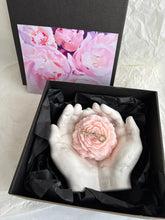 Load image into Gallery viewer, ekskluzīvas dāvanas, dāvanas sievietēm, dāvanas meitenēm, dāvanas kāzās, dzimšanas dienas dāvanas, dāvanas mammai, dāvanas izlaidumā, ziemassvētku dāvanas, personalizētas dāvanas, orģinālas dāvanas, dāvana vārda dienā, dāvanu komplekts sievietei, dāvana mammai ziemassvētkos, dāvana sievietei ziemassvētkos, dāvana skolotājai, dāvana vecmāmiņai
