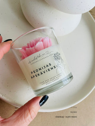 Dzimšanas dienas dāvana sievietei, Dāvanas sievietēm, biznesa dāvanas, Ekskluzīvas dāvanas sievietēm, kolēģēm vārdā dienā, dzimšanas dienā, aromātiskā sojas vaska svece "Peonijas apskāviens" Ilze Ērgle-Vanaga, I.ĒV