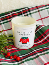 Load image into Gallery viewer, dāvanas ziemassvētkos, dāvanas ziemassvētkos kolēģiem, Ziemassvētku dāvana, sojas vaska sveces, aromātiskās sveces, dabīgās sveces, dabīgās vaska sveces, Sveces ražotas latvijā, sveces roku darbs, aromatizētas sveces, sveces dāvanai, svece ar egļu smažu, I.ĒV, ziemassvētku dāvanas, mazas ziemassvētku dāvanas, dāvanas ziemassvētkos, sirsnīgas dāvanas ziemassvētkos, praktiskas dāvanas ziemassvētkos, dāvanas kolēģiem, dāvanas klientiem, dāvana vecākiem ziemassvētkos, dāvana draudzenei ziemassvētkos
