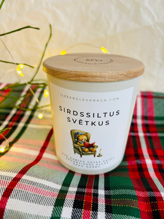 dāvanas ziemassvētkos, dāvanas ziemassvētkos kolēģiem, Ziemassvētku dāvana, sojas vaska sveces, aromātiskās sveces, dabīgās sveces, dabīgās vaska sveces, Sveces ražotas latvijā, sveces roku darbs, aromatizētas sveces, sveces dāvanai, svece ar egļu smažu, I.ĒV, ziemassvētku dāvanas, mazas ziemassvētku dāvanas, dāvanas ziemassvētkos, sirsnīgas dāvanas ziemassvētkos, praktiskas dāvanas ziemassvētkos, dāvanas kolēģiem, dāvanas klientiem, dāvana vecākiem ziemassvētkos, dāvana draudzenei ziemassvētkos