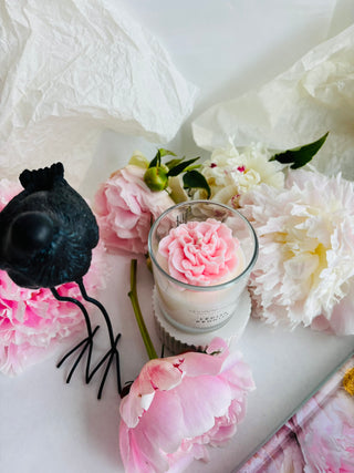 dabīgās vaska sveces, Dzimšanas dienas dāvana sievietei, Dāvanas sievietēm, biznesa dāvanas, Ekskluzīvas dāvanas sievietēm, kolēģēm vārdā dienā, dzimšanas dienā, aromātiskā sojas vaska svece "Peonijas apskāviens" Ilze Ērgle-Vanaga, I.ĒV