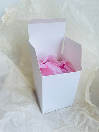 Dzimšanas dienas dāvana sievietei, Dāvanas sievietēm, biznesa dāvanas, Ekskluzīvas dāvanas sievietēm, kolēģēm vārdā dienā, dzimšanas dienā, aromātiskā sojas vaska svece "Peonijas apskāviens" Ilze Ērgle-Vanaga, I.ĒV