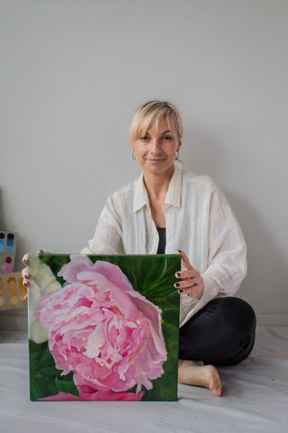 Gleznas, glezna ar ziediem, gleznas ar peonijām, gleznu pārdošana, Orģināla eļļas glezna ar ziediem Rozā Peonijas 40x40cm māksliniece Ilze Ērgle-Vanaga