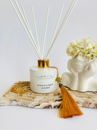 Mājas smaržas, mājas aromāti, interjera aromāti, mājas smaržas ar kociņiem, telpu aromatizētāji, mājas aromatizētāji, mājas parfimērija, Kokvilnas zieds, Ilze Ērgle - Vanaga, dāvanu komplekti, ekskluzīvas dāvanas, I.ĒV, biznesa dāvanas, dāvana sievietei