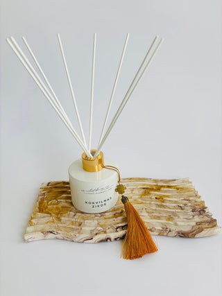 Mājas smaržas, mājas aromāti, interjera aromāti, mājas smaržas ar kociņiem, telpu aromatizētāji, mājas aromatizētāji, mājas parfimērija, Kokvilnas zieds, Ilze Ērgle - Vanaga, dāvanu komplekti, ekskluzīvas dāvanas, I.ĒV, biznesa dāvanas, dāvana sievietei