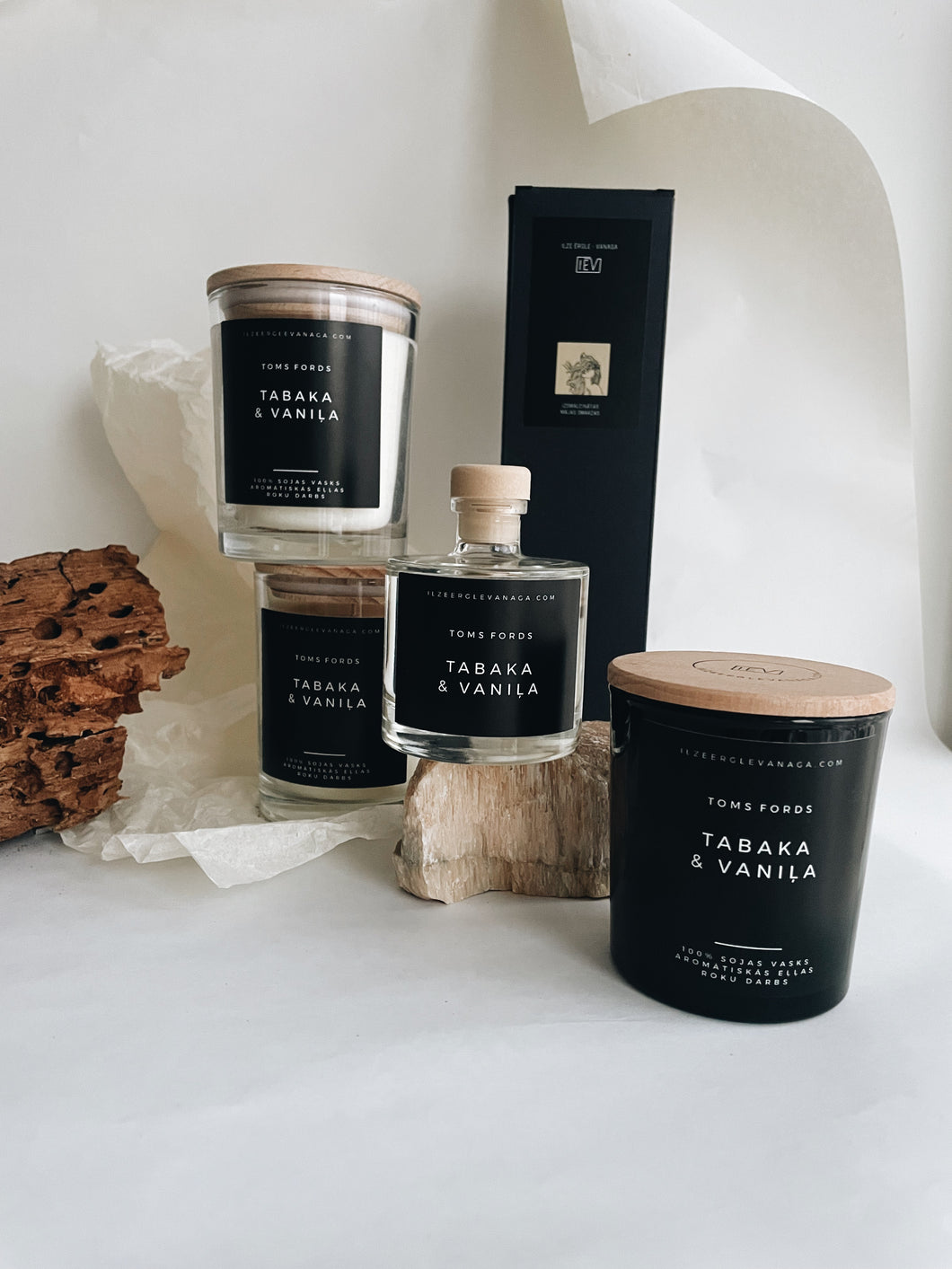 Aromātiskās sojas vaska sveces īpašiem dzīves mirkļiem ar Toma Forda aromātu Tabaka & vaniļa, Ilze Ērgle-Vanaga. Lieliska dāvana. Dabīgās sveces, eko sveces, lielas sveces, aromatizētās sveces, roku darbs.