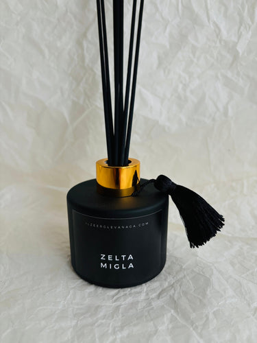 Mājas smaržas, mājas aromāti, aromātu difuzori mājai, interjera aromāti, mājas smaržas ar kociņiem, difuzori telpai, telpu aromatizētāji, mājas aromatizētāji, mājas parfimērija, dāvanu komplekts sievietei, Ilze Ērgle - Vanaga, dāvanu komplekti, ekskluzīvas dāvanas, I.ĒV, biznesa dāvanas, dāvana sievietei, korporatīvās dāvanas ziemassvētkos, Ziemassvētku dāvana uzņēmumiem