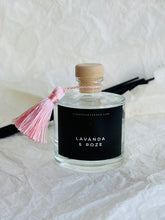 Load image into Gallery viewer, Mājas aromāts ar kociņiem Lavanda un roze, Ilze Ērgle Vanaga, mājas parfīms, I.ĒV
