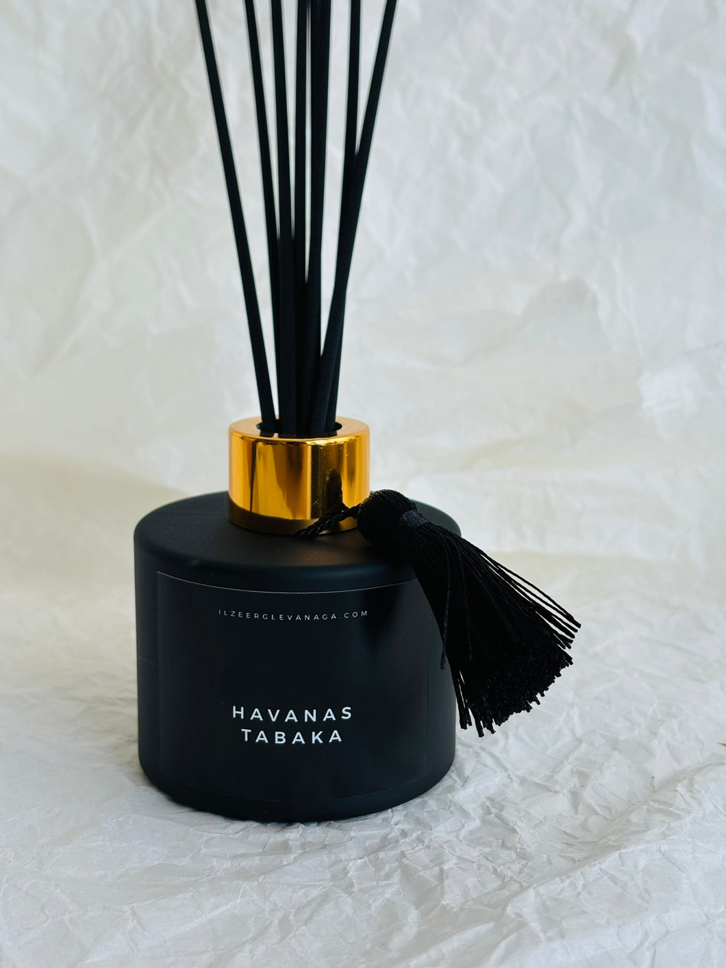 Mājas smaržas, mājas aromāti, interjera aromāti, mājas smaržas ar kociņiem, telpu aromatizētāji, mājas aromatizētāji, mājas parfimērija, dāvanu komplekts sievietei, Havanas tabaka, Ilze Ērgle - Vanaga, dāvanu komplekti, ekskluzīvas dāvanas, I.ĒV, biznesa dāvanas, dāvana vīrietim