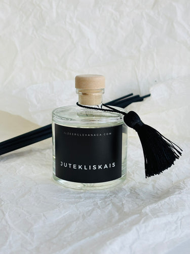 Mājas smaržas, mājas aromāti, interjera aromāti, mājas smaržas ar kociņiem, telpu aromatizētāji, mājas aromatizētāji, mājas parfimērija, dāvanu komplekts sievietei, Ilze Ērgle - Vanaga, dāvanu komplekti, ekskluzīvas dāvanas, I.ĒV, biznesa dāvanas, dāvana sievietei