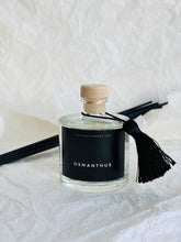 Load image into Gallery viewer, Mājas aromāts ar melniem kociņiem Osmanthus Ilze Ērgle Vanaga, izsmalcinātas mājas smaržas, I.ĒV, dāvanas, dāvana sievietei
