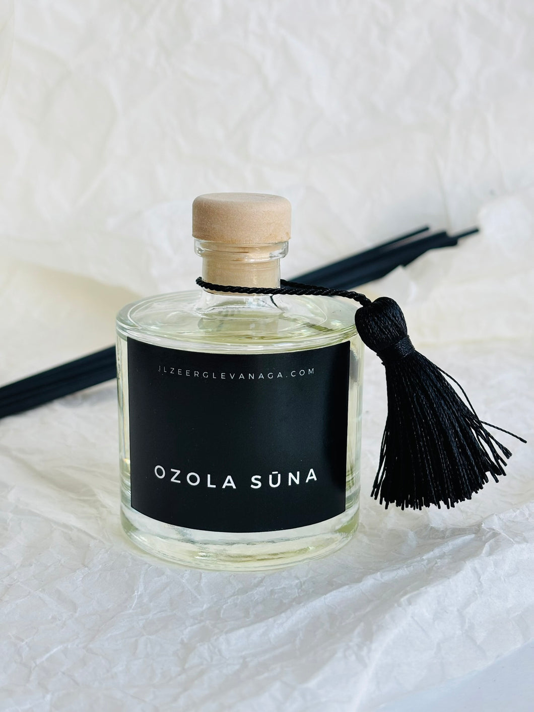 Mājas smaržas, mājas aromāti, interjera aromāti, mājas smaržas ar kociņiem, telpu aromatizētāji, mājas aromatizētāji, mājas parfimērija, dāvanu komplekts sievietei, Ilze Ērgle - Vanaga, dāvanu komplekti, ekskluzīvas dāvanas, I.ĒV, biznesa dāvanas, dāvana sievietei