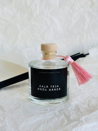 Mājas smaržas, mājas aromāti, interjera aromāti, mājas smaržas ar kociņiem, telpu aromatizētāji, mājas aromatizētāji, mājas parfimērija, dāvanu komplekts sievietei, Ilze Ērgle - Vanaga, dāvanu komplekti, ekskluzīvas dāvanas, I.ĒV, biznesa dāvanas, dāvana sievietei