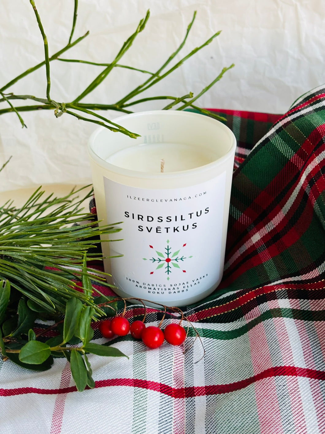 dāvanas ziemassvētkos, dāvanas ziemassvētkos kolēģiem, Ziemassvētku dāvana, sojas vaska sveces, aromātiskās sveces, dabīgās sveces, dabīgās vaska sveces, Sveces ražotas latvijā, sveces roku darbs, aromatizētas sveces, sveces dāvanai, svece ar egļu smažu, I.ĒV, ziemassvētku dāvanas, mazas ziemassvētku dāvanas, dāvanas ziemassvētkos, sirsnīgas dāvanas ziemassvētkos, praktiskas dāvanas ziemassvētkos, dāvanas kolēģiem, dāvanas klientiem, dāvana vecākiem ziemassvētkos, dāvana draudzenei ziemassvētkos
