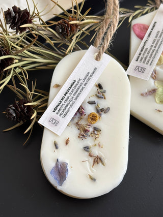 smaržas drēbju skapim, SAŠĒ sausās smaržas, sausās smaržas, sausās smaržas skapim, sojas vaska aromātiskās tāfelītes, skapja smaržas, Skapja gaisa atsvaidzinātājs, veļas atsvaidzinātāji, Garderobes smaržas, Aromāti skapim, atsvaidzinātājs apģērbu skapim, smaržas skapim, skapja smaržas